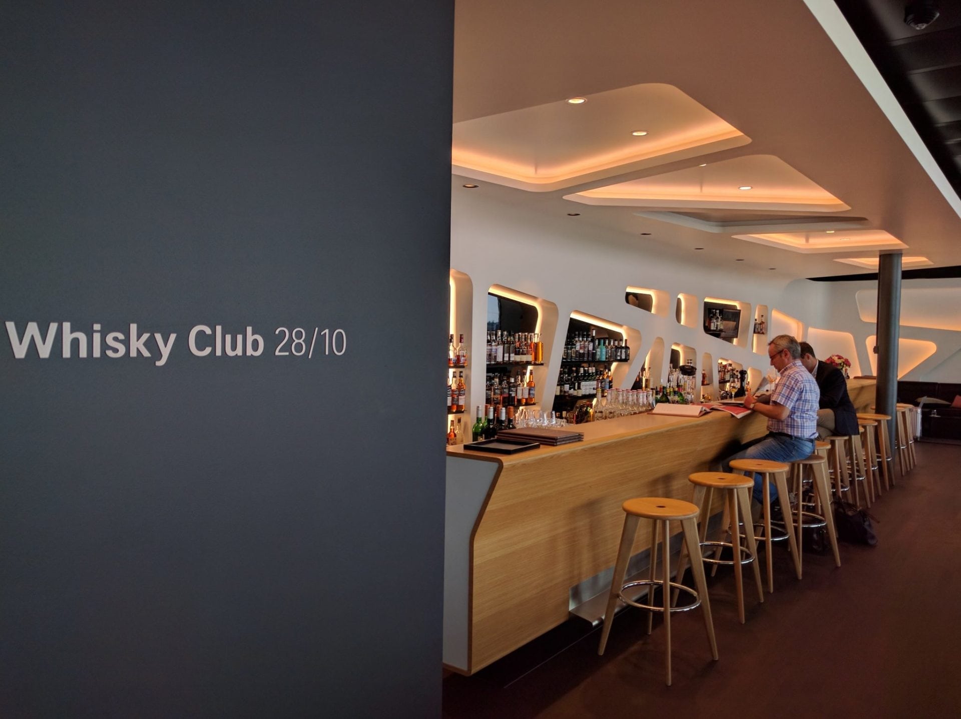 Swiss Senator Lounge Zürich E Whisky Club
