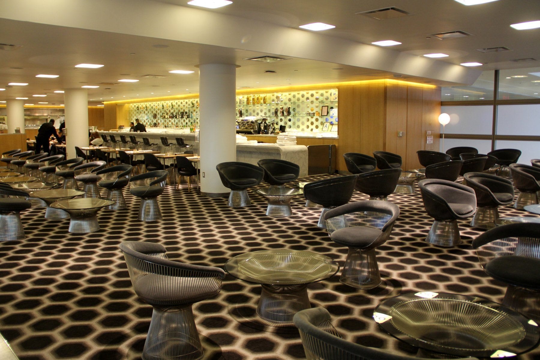 Review: Qantas First Class Lounge Los Angeles | reisetopia.ch