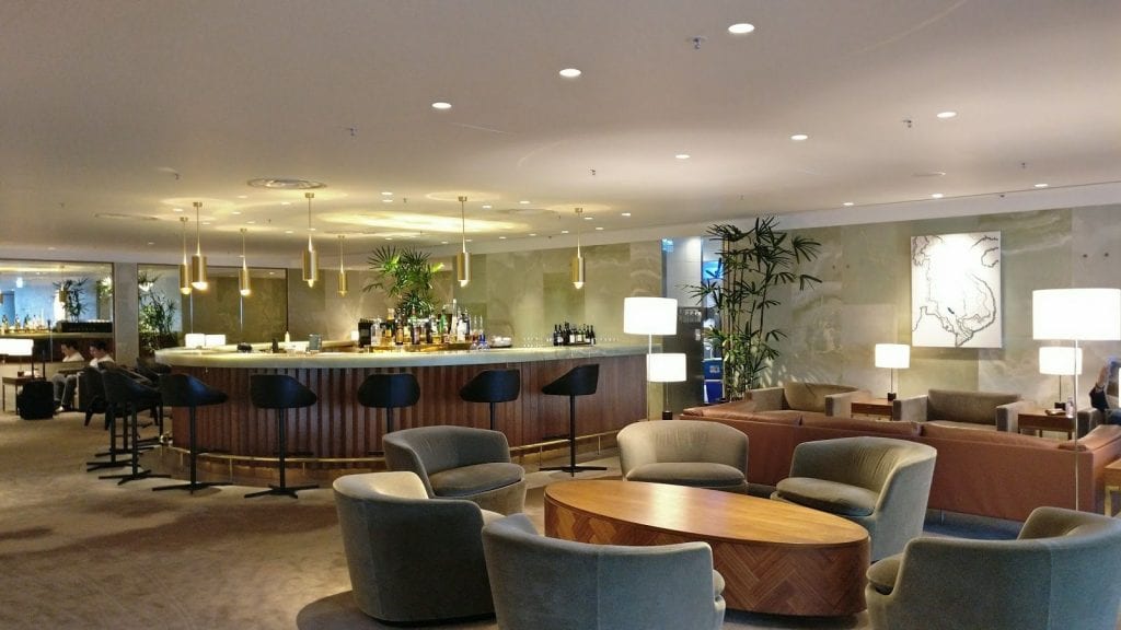 cathay pacific the pier first class lounge hong kong loungearea3