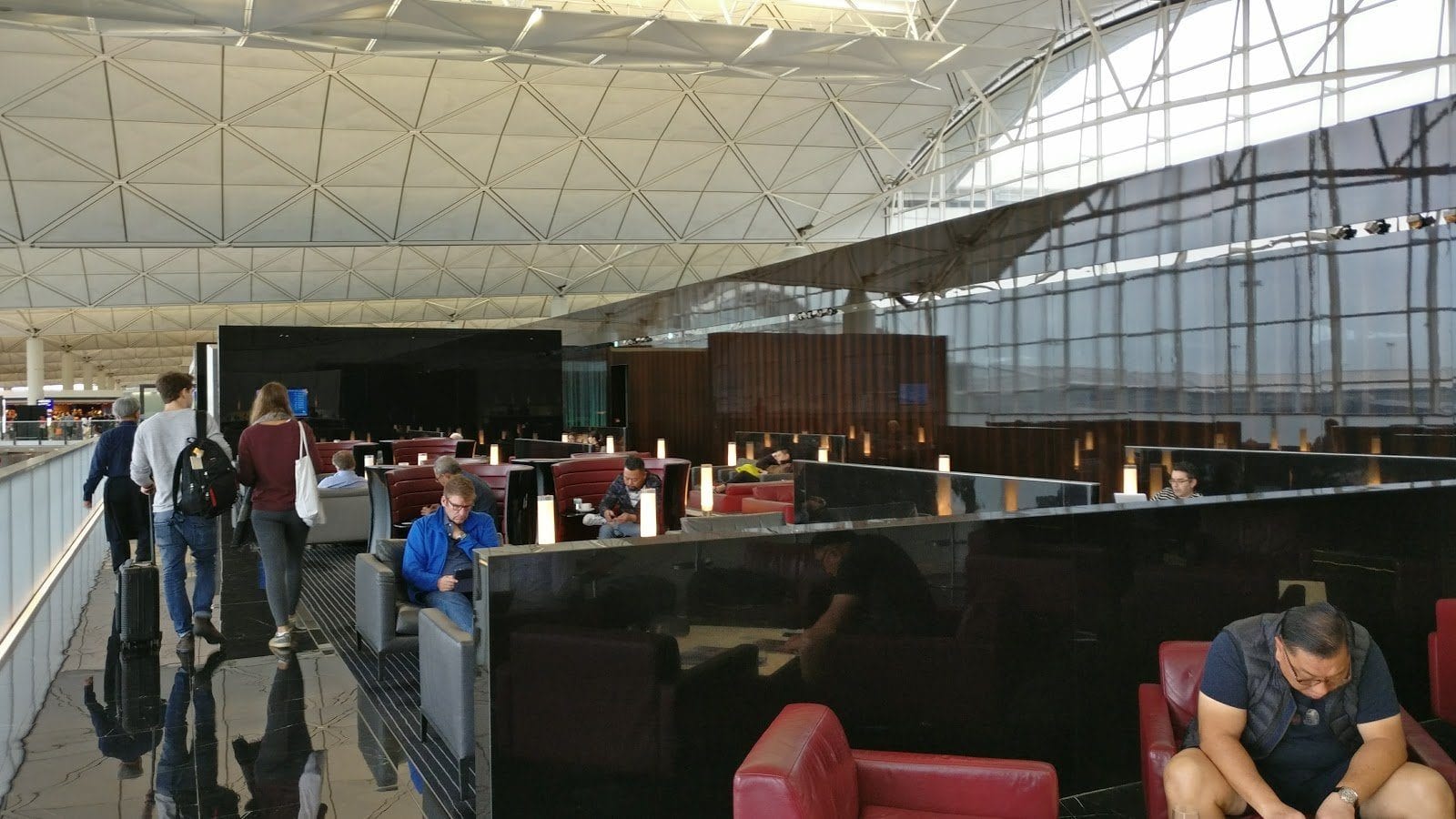 cathay pacific the wing first class lounge hong kong lounge area 3