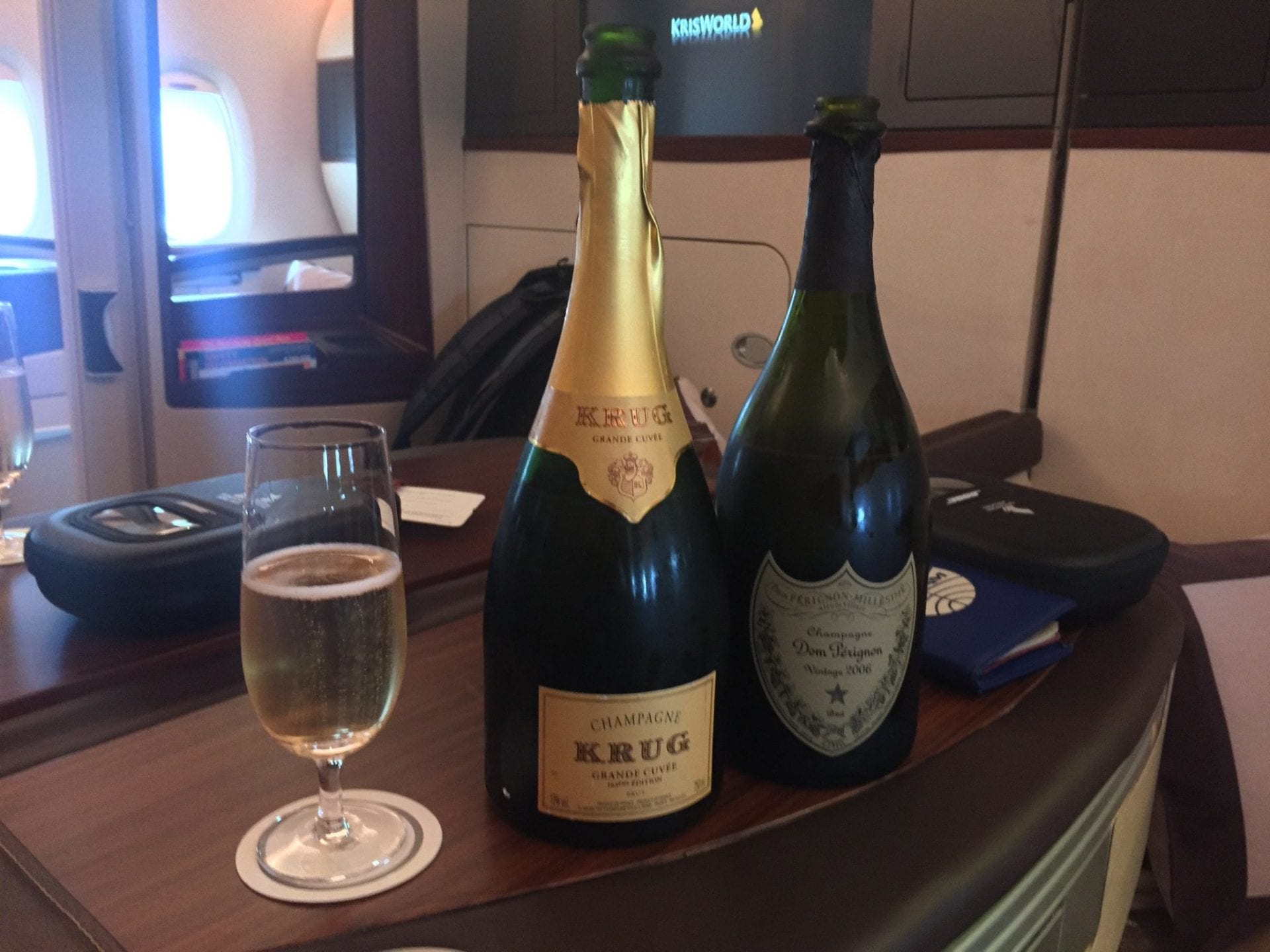 singapore airlines airbus a380 first suites class champagner