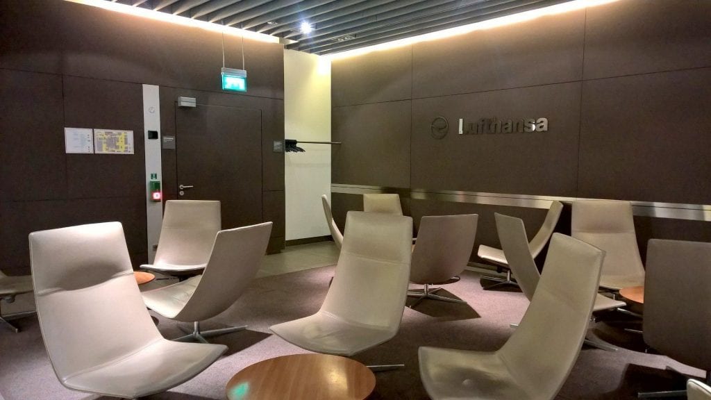 Lufthansa Senator Lounge München Schengen G24 Sitze 2