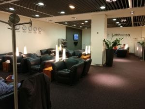 Lufthansa Senator Lounge Paris Seating 2