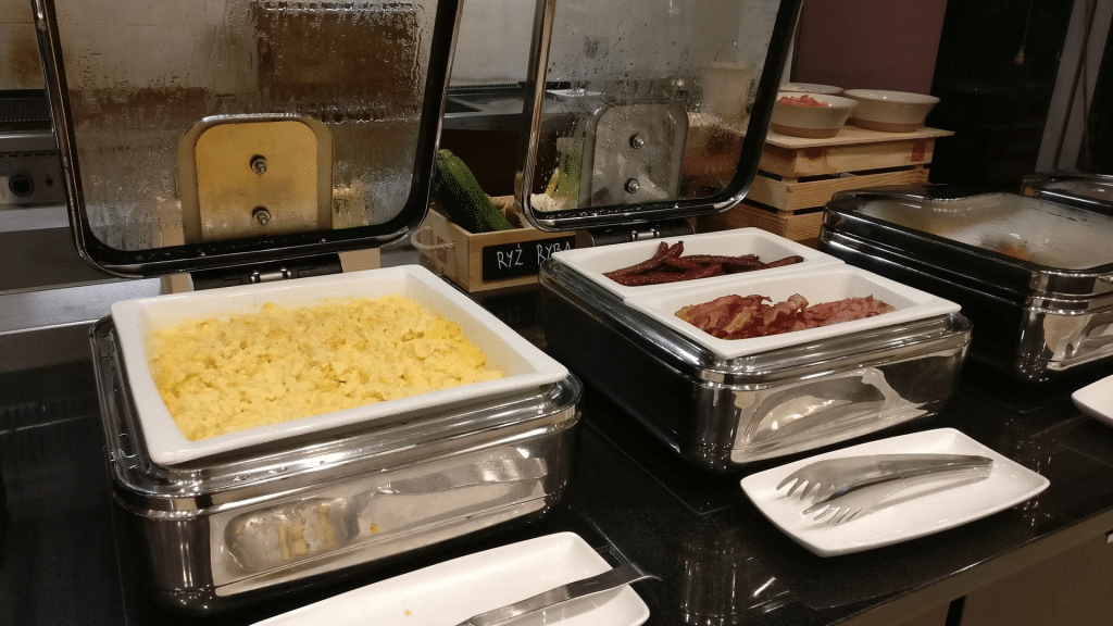 Hilton Garden Inn Krakau Airport Fruehstueck Buffet