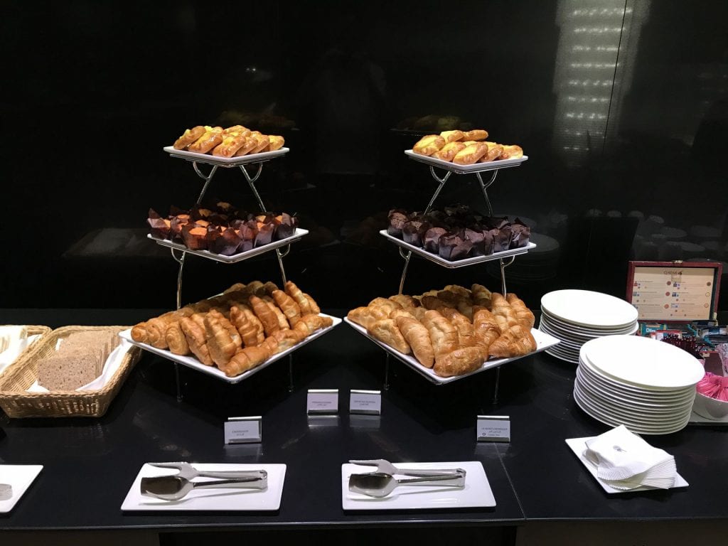 Al Mourjan Business Lounge Doha Frühstück