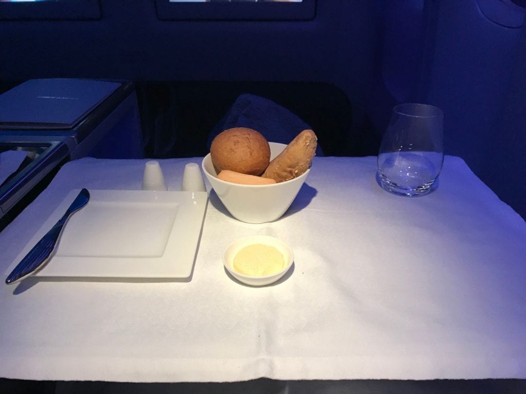 Qatar Airways Business Class Boeing777 Essen Brot