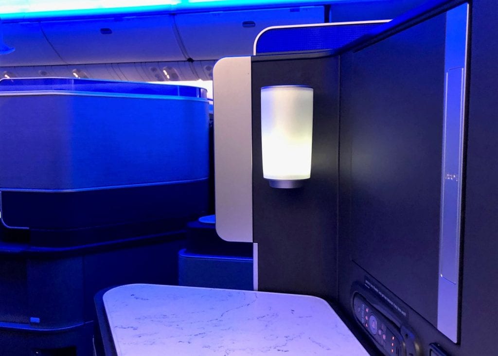 United Polaris Business Class Boeing 767 Sitz Licht