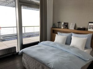 Swiss First Class Lounge E Schlafzimmer Bett