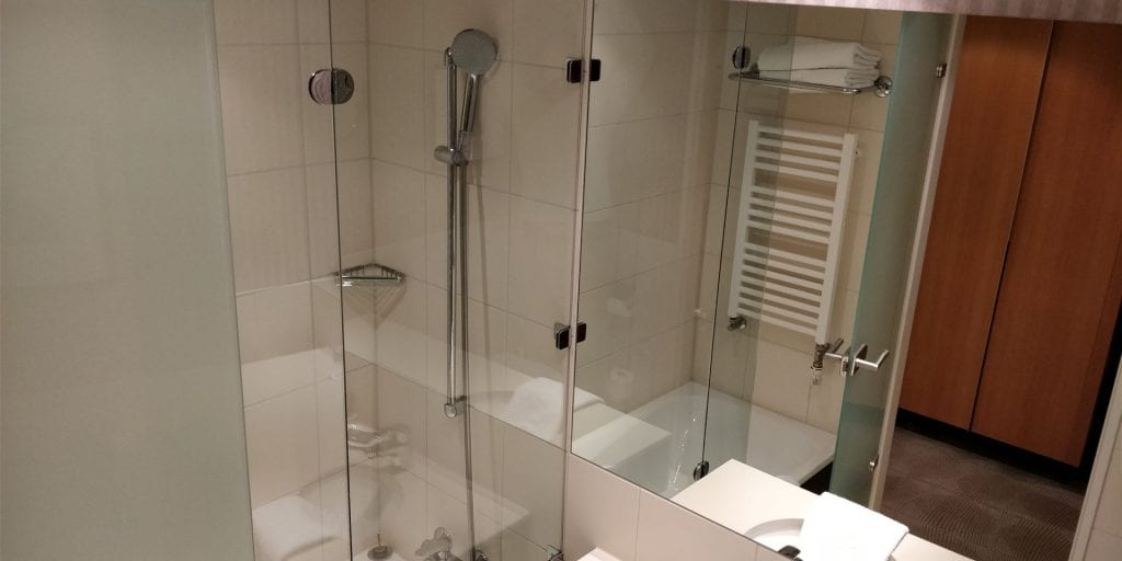 Novotel Karlsruhe Zimmer Dusche Bad