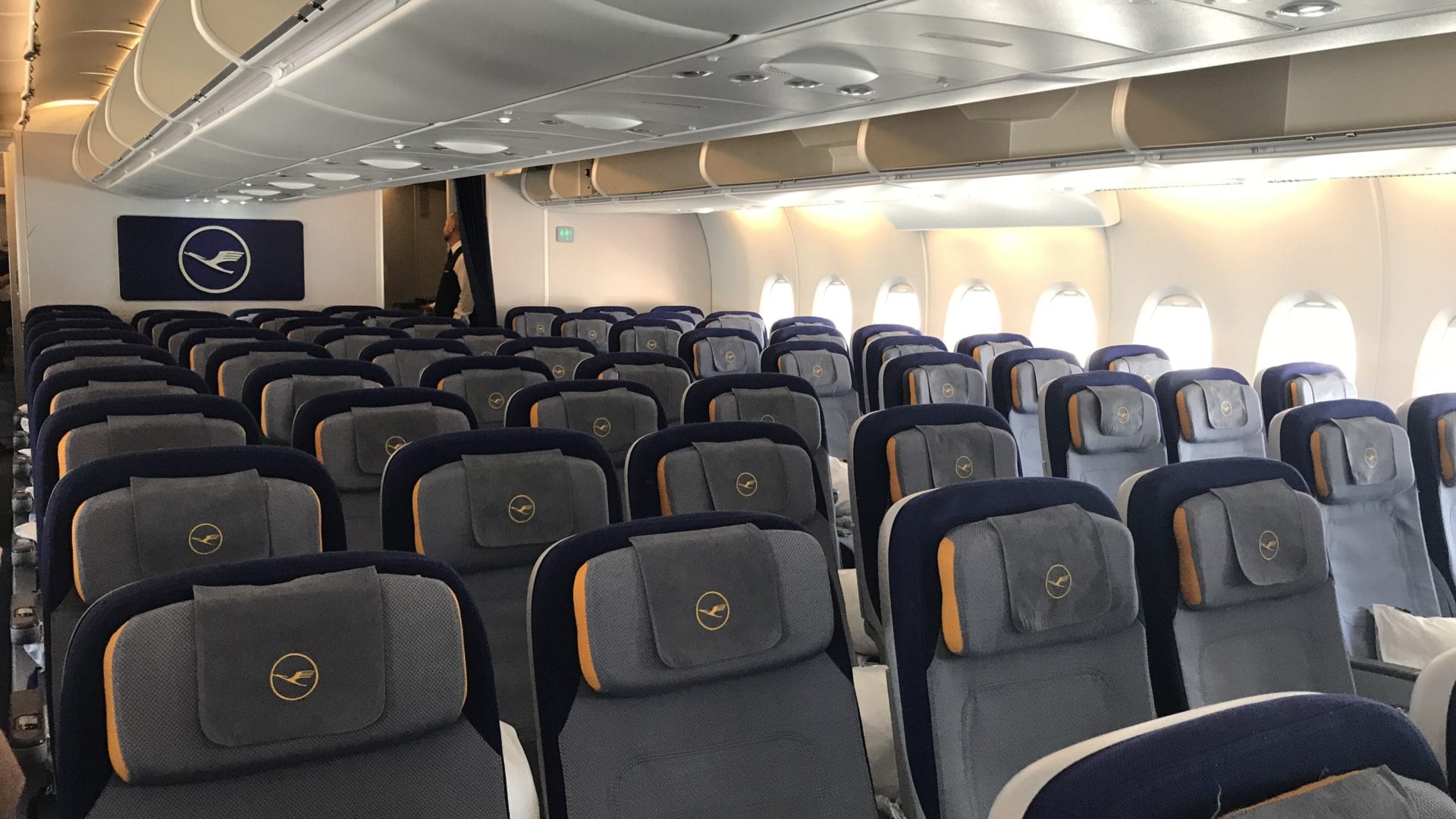 lufthansa economy class airbus a380 kabine