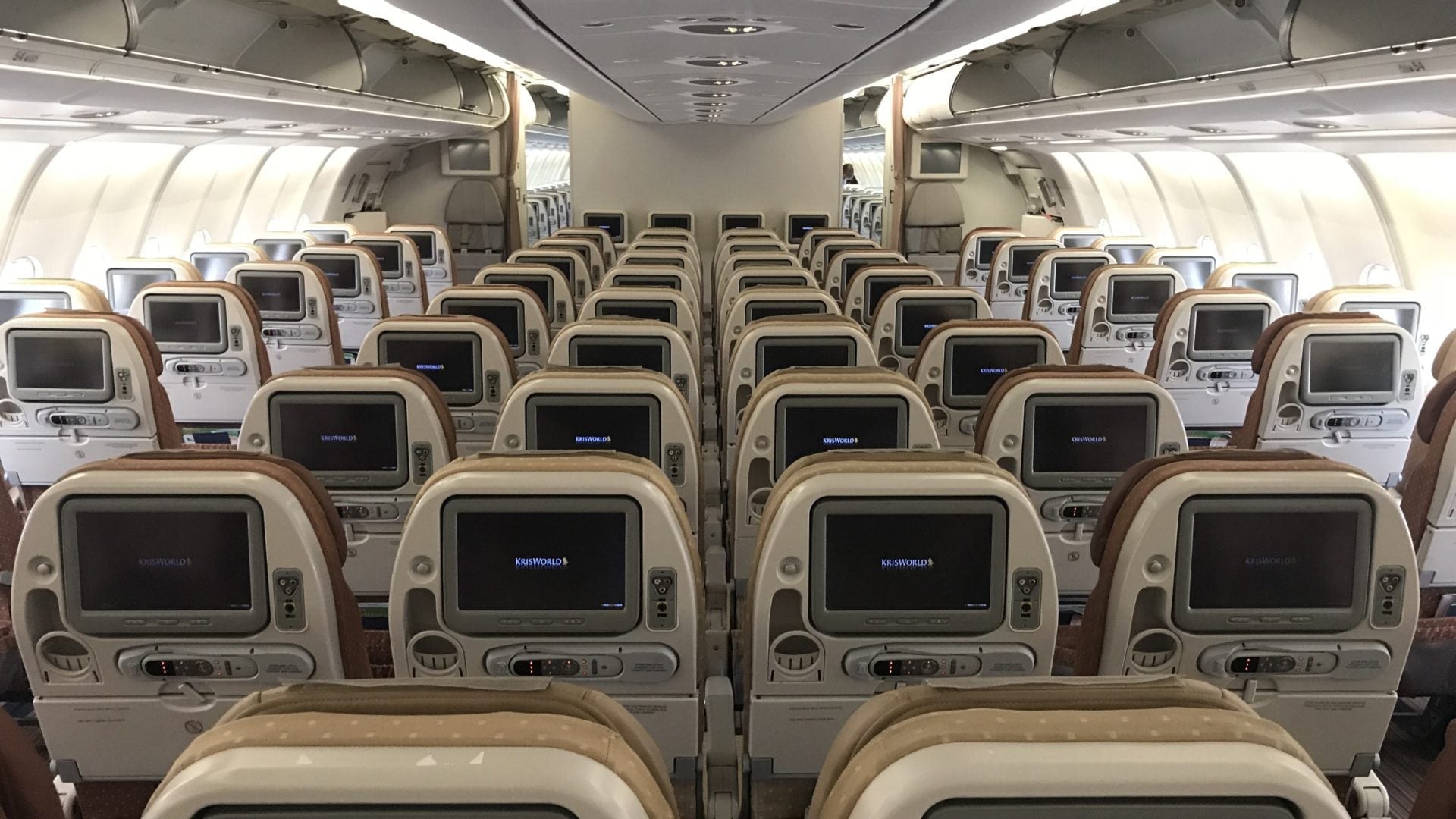 Singapore Airlines Economy Class Airbus A330 Kabine 4