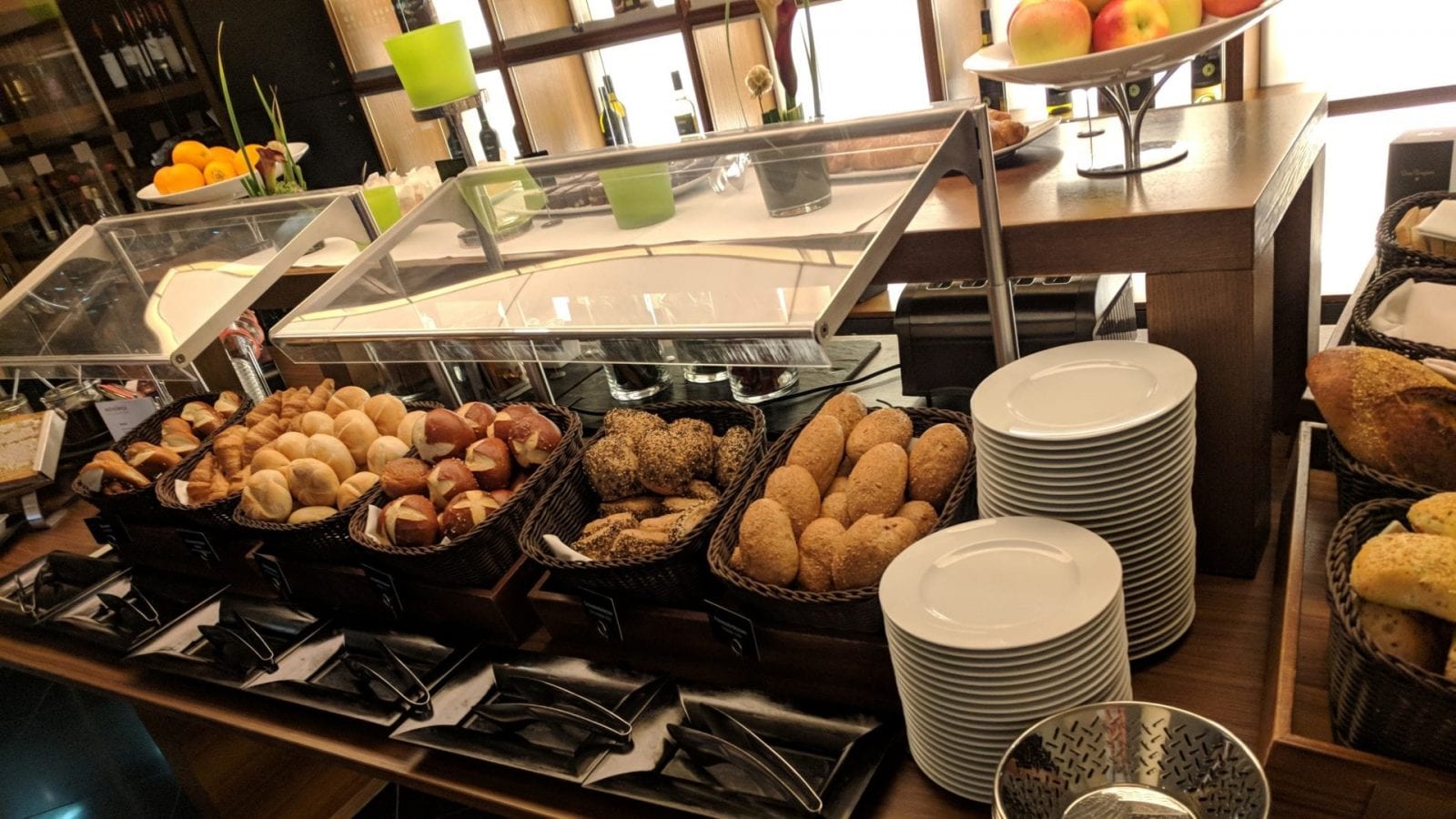 Mövenpick Restaurant Flughafen Stuttgart Trollinger Parken reisetopia.ch