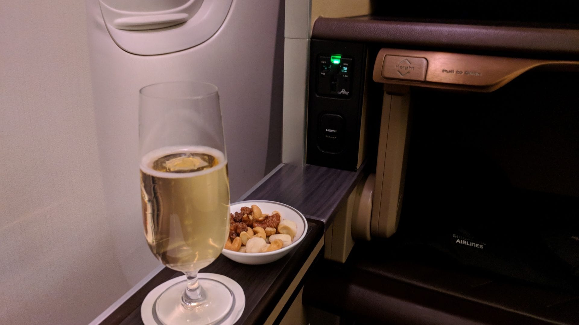 Singapore Airlines First Class Champagner