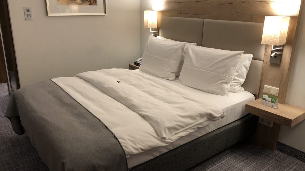 Holiday Inn Nürnberg City Centre Zimmer Bett