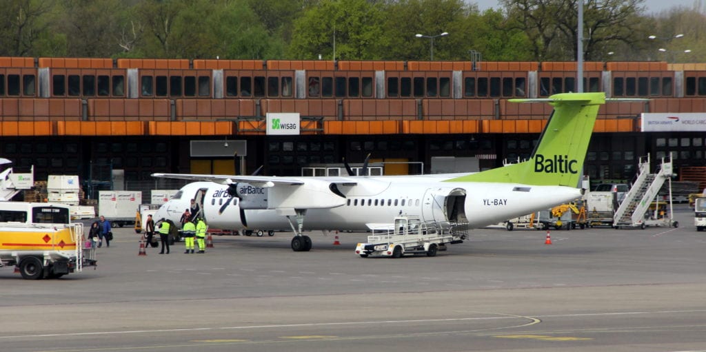 Air Baltic Dash Q400 2