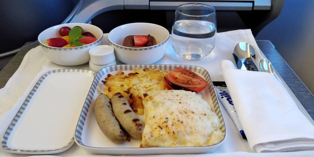 Singapore Airlines Business Class Boeing 787 10 Mittagessen