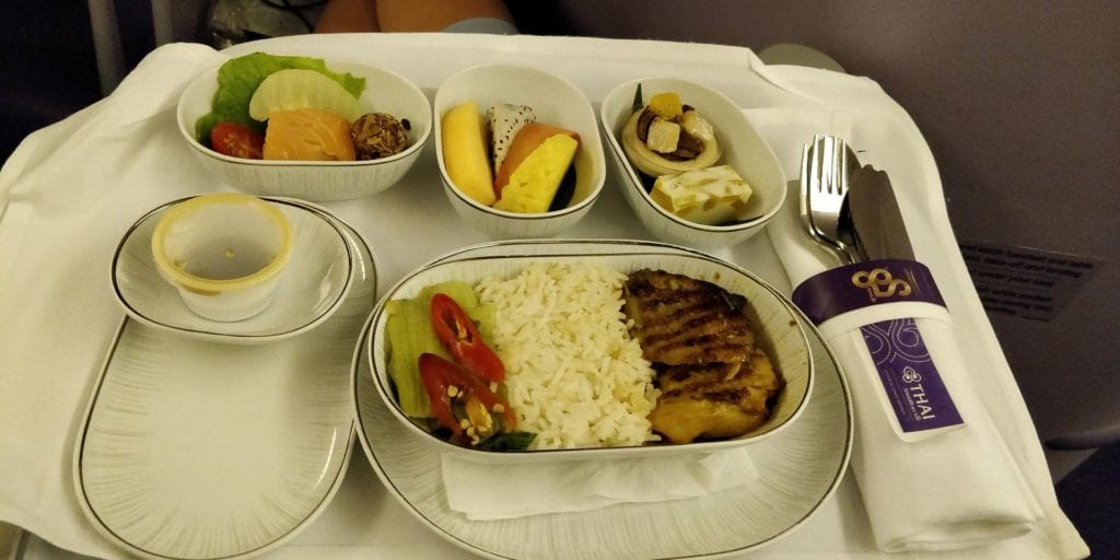 Thai Airways Business Class Boeing 777 Entertainment Essen 1
