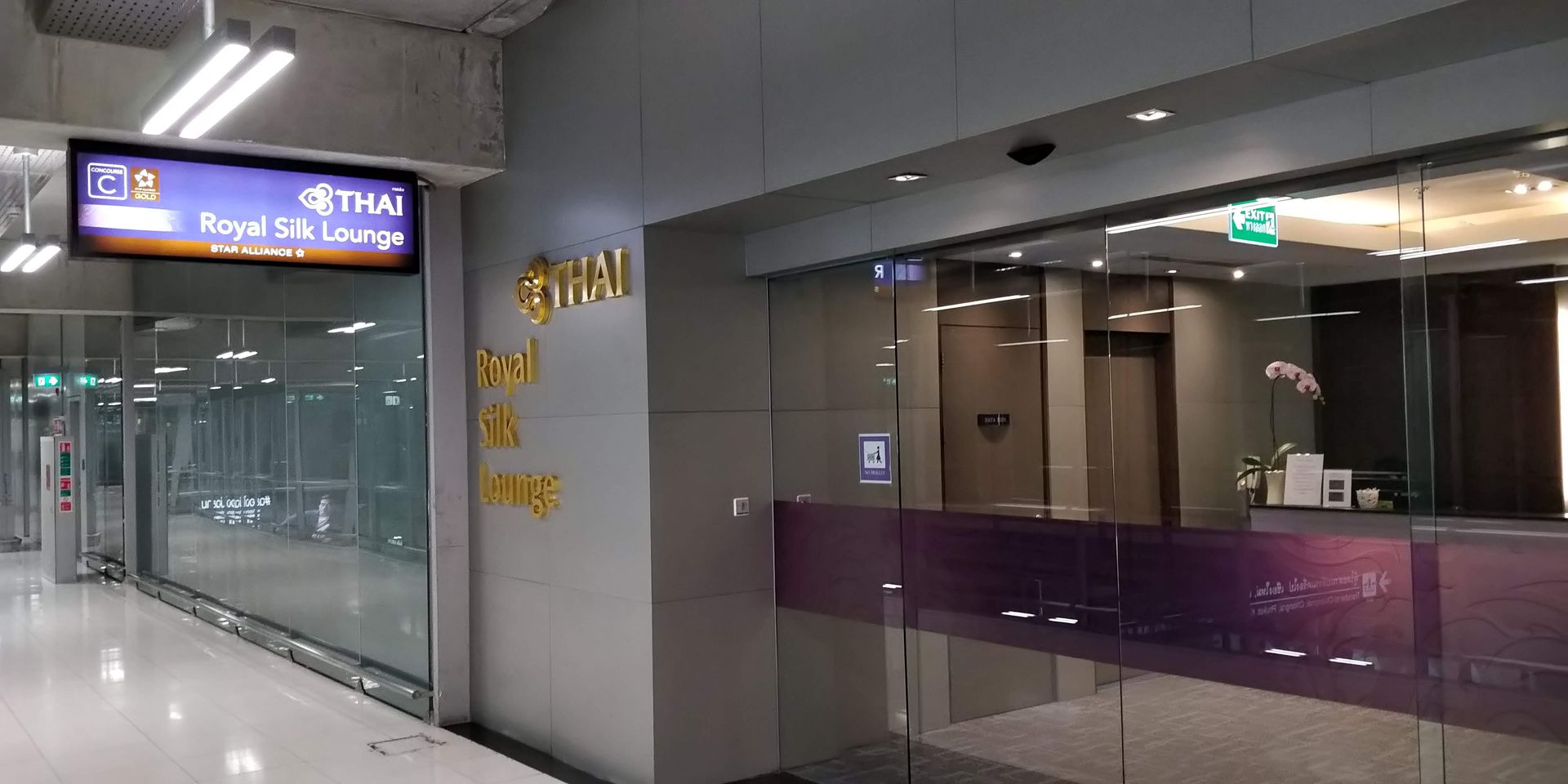 Thai Airways Royal Silk Lounge Bangkok Eingang
