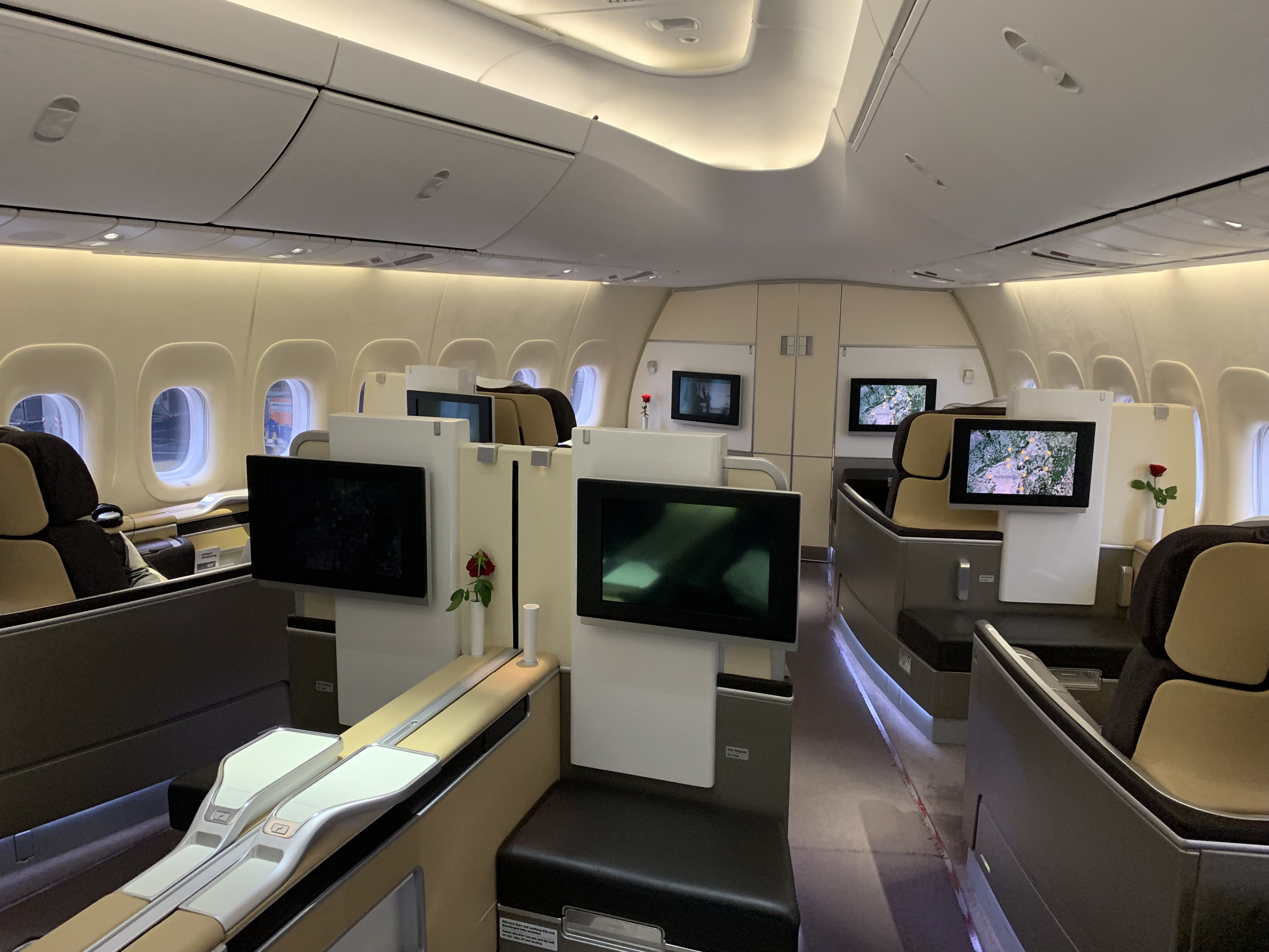 Review Lufthansa First Class Boeing 7478 reisetopia.ch