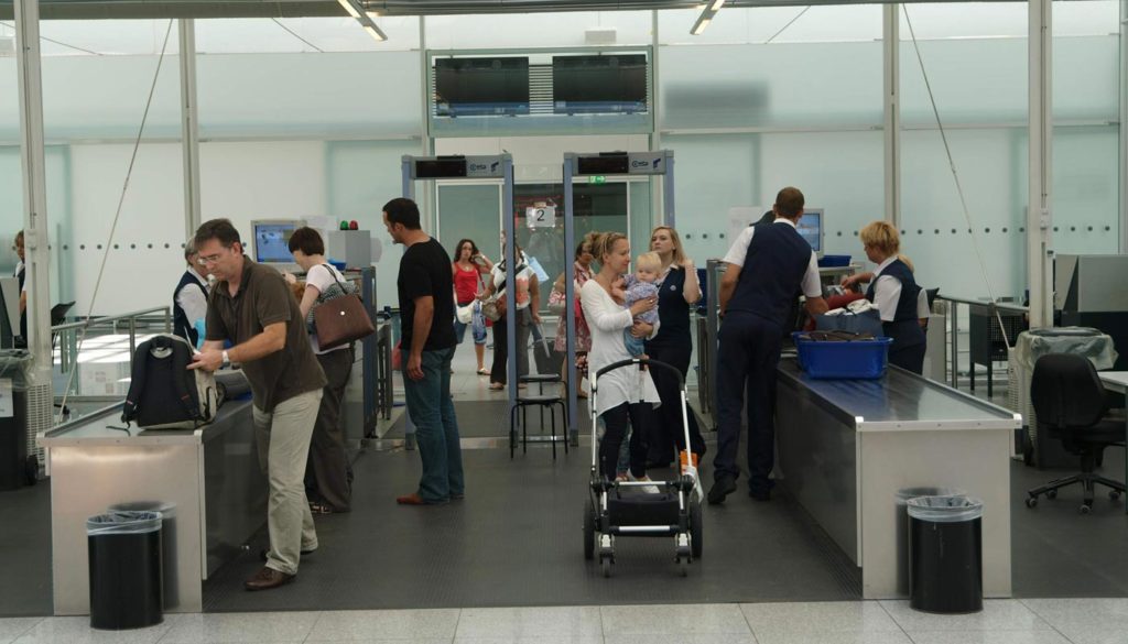Flughafen München Passagierkontrolle Alt Quelle FMG