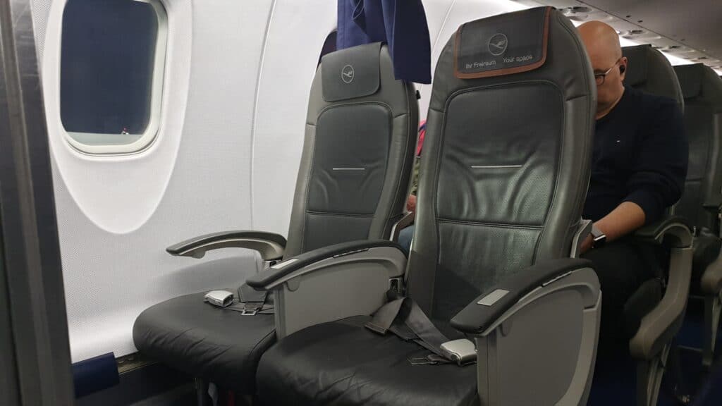 Lufthansa Ultra Kurzstrecke Business Class CRJ 900 1