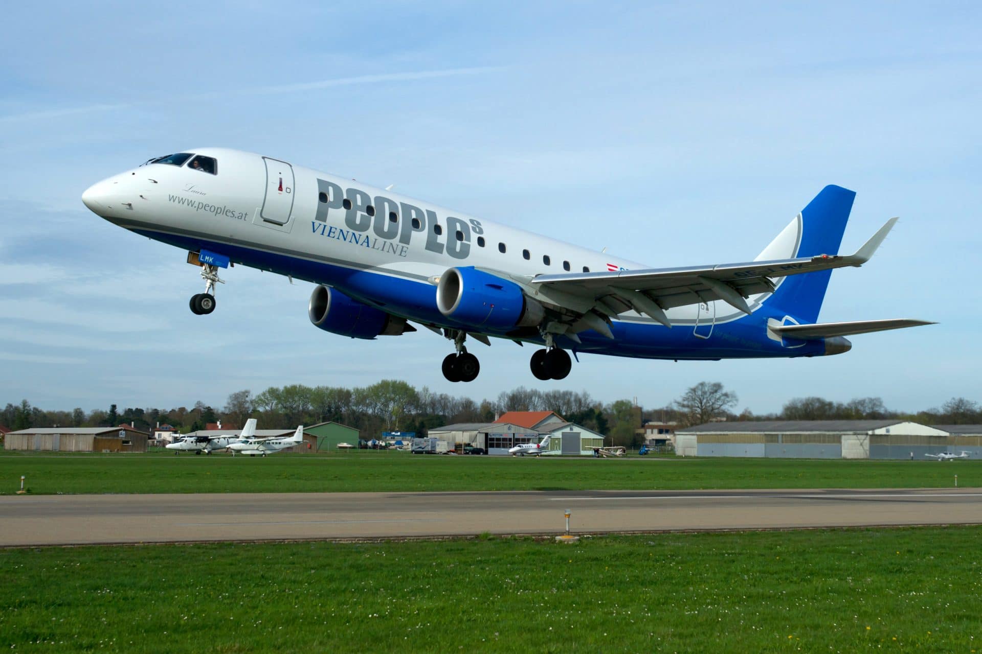 People's Embraer E170