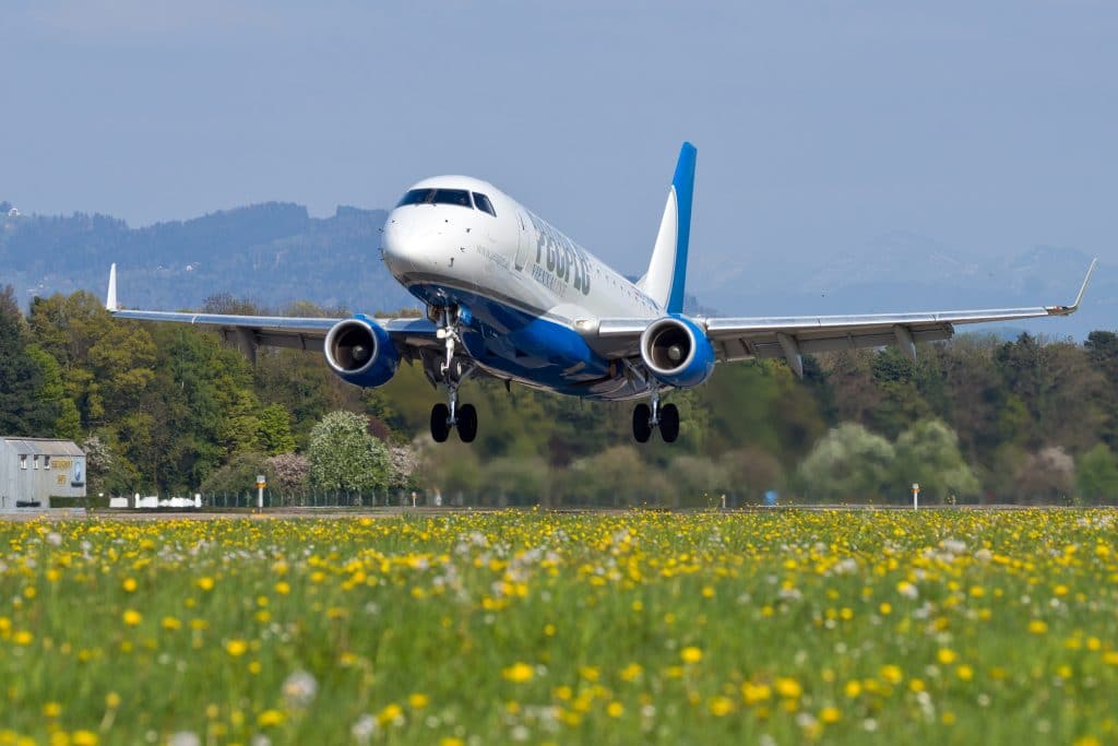 People's Embraer E170