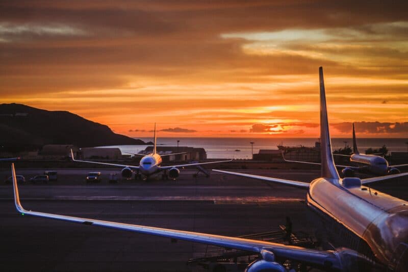 Airport Flughafen Airplane Flugzeug Sonnenuntergang 800x533