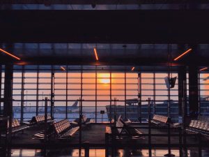 Leer Flughafen Sonnenuntergang