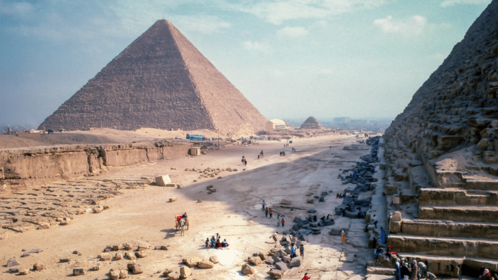 Aegypten Pyramide Touristen Ausblick