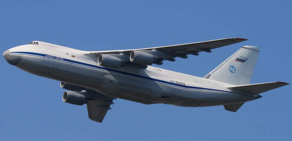 An 124 RA 82028 In Formation With Su 27 09 May 2010 Cropped 1600x770