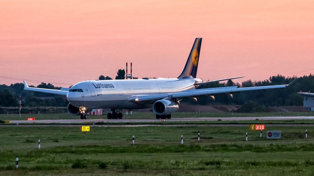 Lufthansa Airbus A330 Sonnenaufgang Sunrise Düsseldorf 1024x576