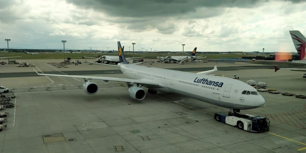 Lufthansa Senator Lounge Frankfurt C Ausblick 1024x512