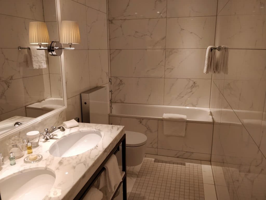 Victoria Jungfrau Grand Hotel Interlaken Deluxe Junior Suite Bad 1024x768