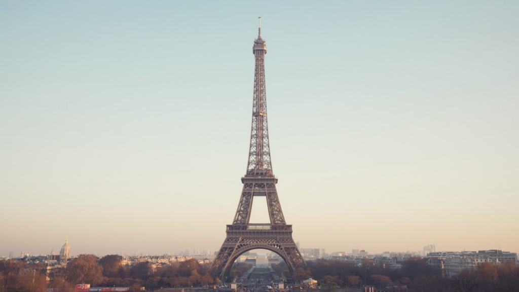 Paris Tour Eiffel Schweizer Reisende