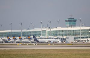 Lufthansa 5163712 1920 (1)
