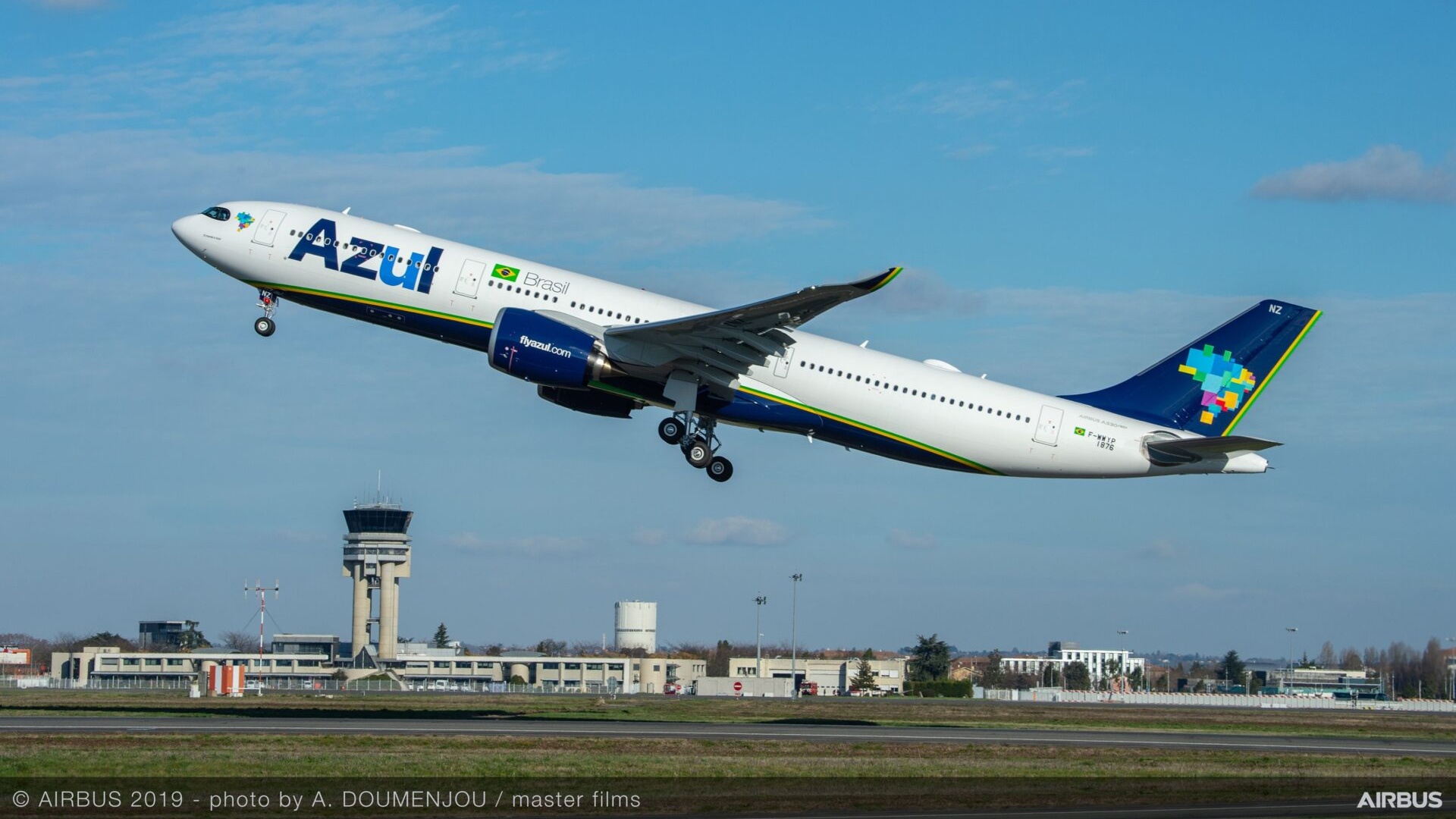 Azul Receives The First Airbus A330neo In The Americas Cropped