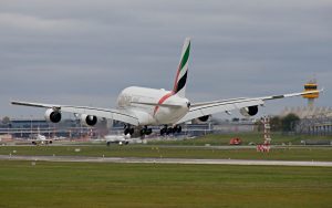 Emirates Airbus A380 Landung