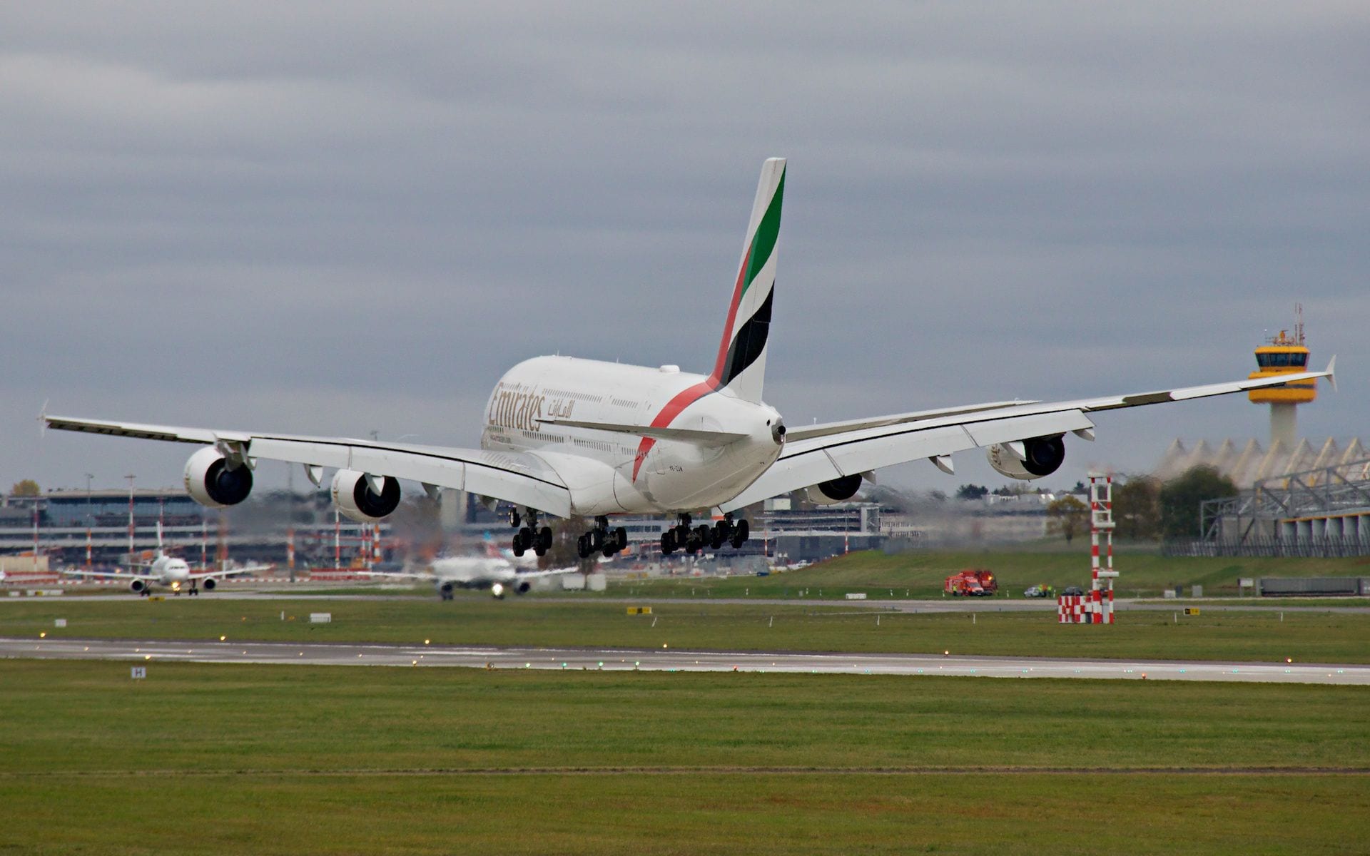 Emirates Airbus A380 Landung