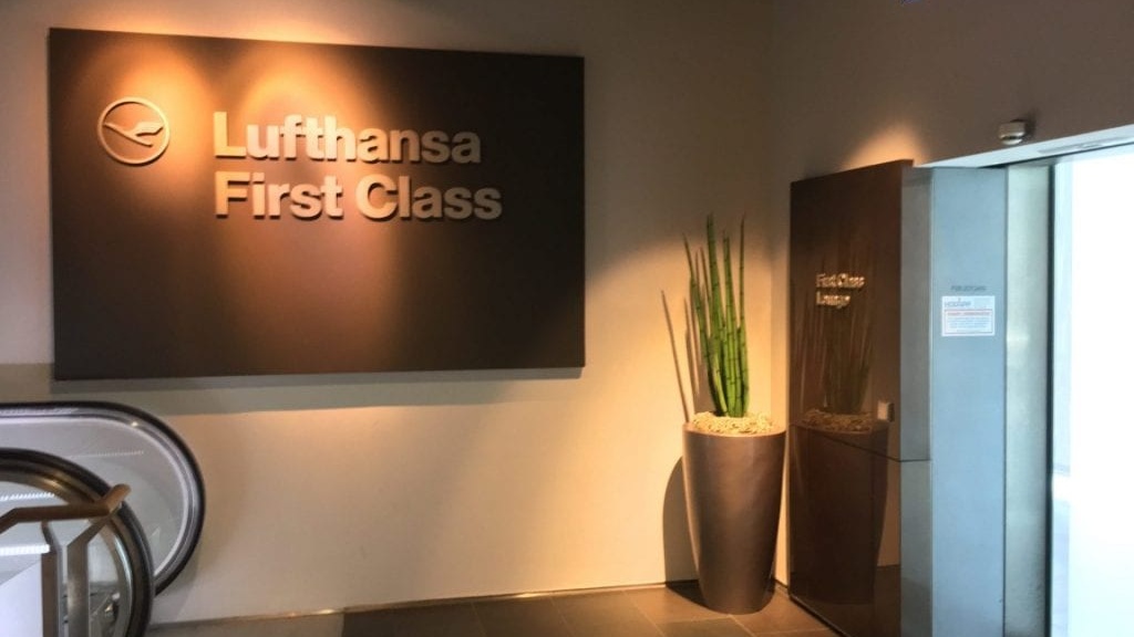 Lufthansa First Class Lounge Frankfurt B Eingang 1024x768 Cropped