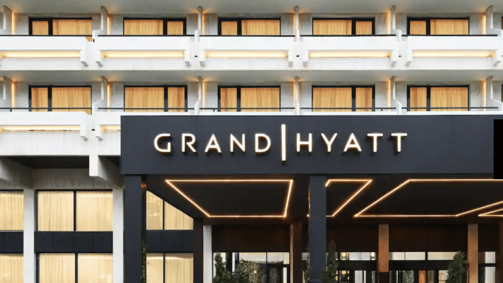 Grand Hyatt Athen Griechenland Eingang 04 1024x772 Cropped 1024x576