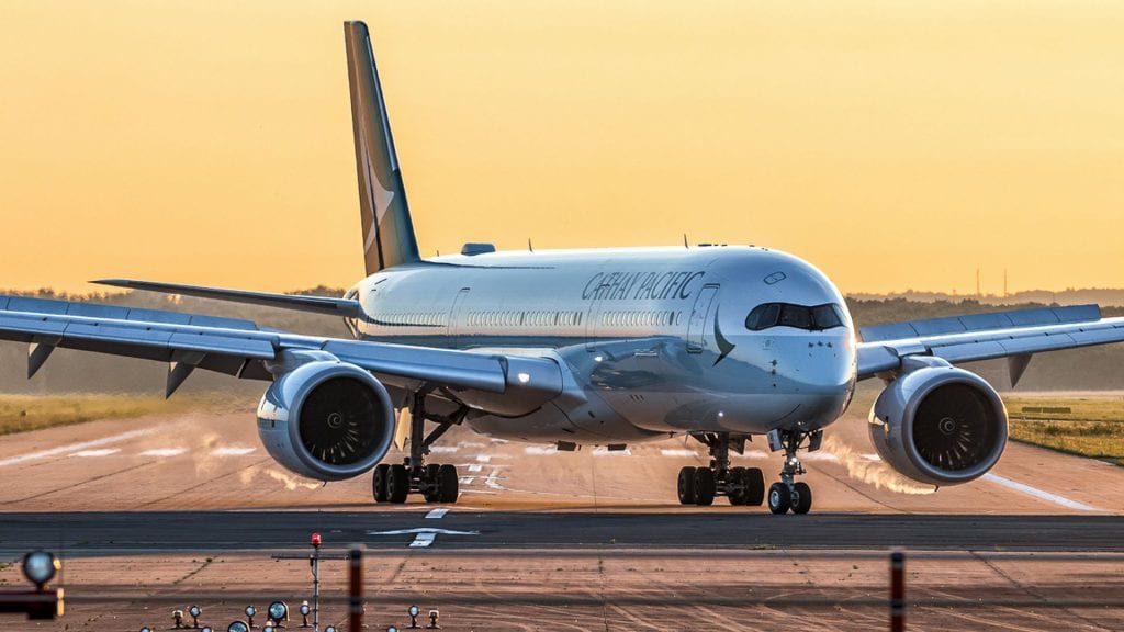 Cathay Pacific Airbus A350 Flugzeug Sonnenaufgang Sunrise 1024x576