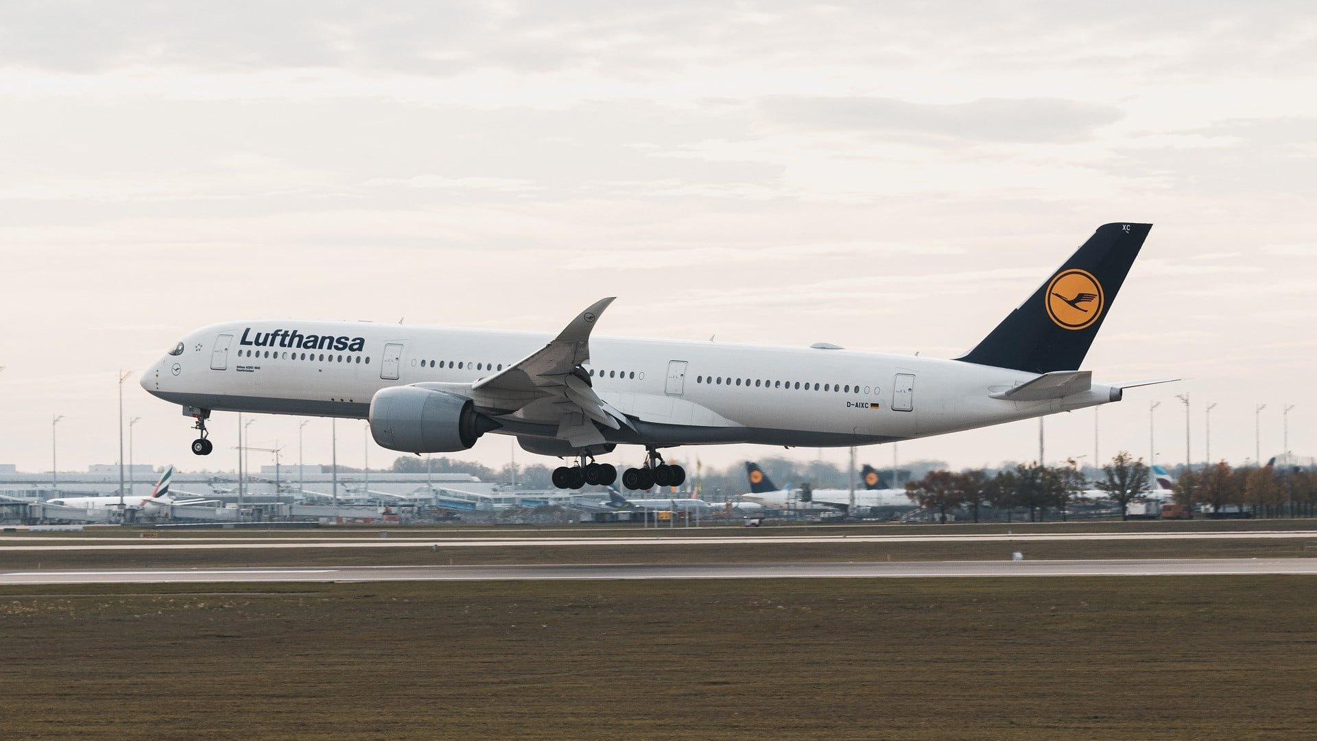 Lufthansa Airbus A350 1