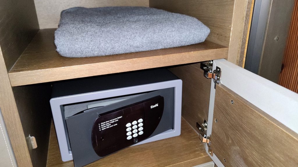 The Chedi Andermatt Deluxe Zimmer Safe