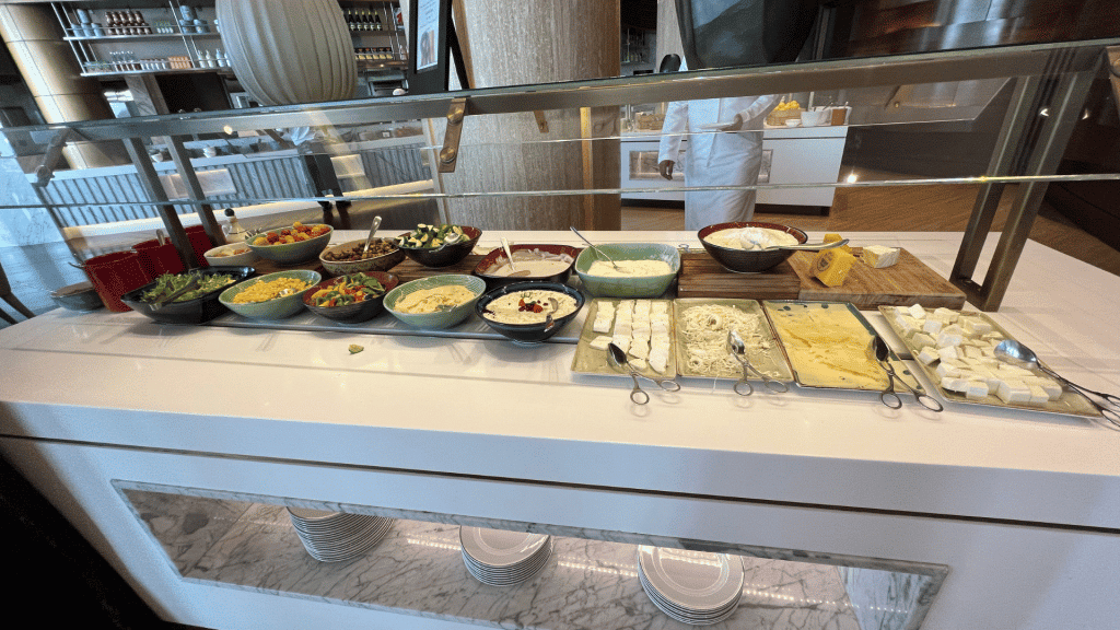 Kaese Und Gemuese Beim Fruehstuecksbuffet Grand Hyatt Abu Dhabi