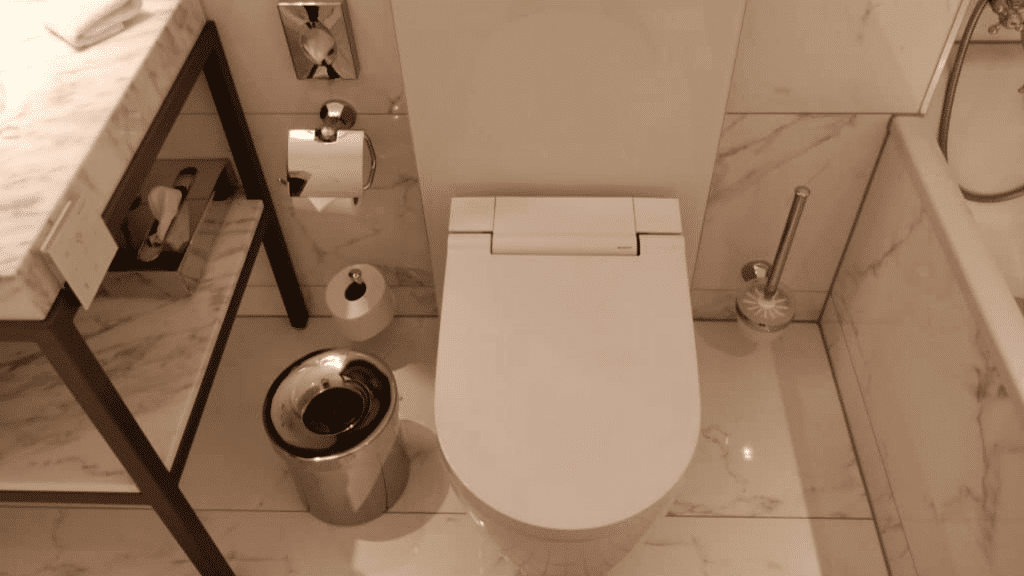 Victoria Jungfrau Grandhotel Interlaken Deluxe Junior Suite Badezimmer Toilette