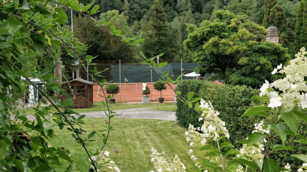 Victoria Jungfrau Grandhotel Interlaken Fitnessstudio Tennisanlage