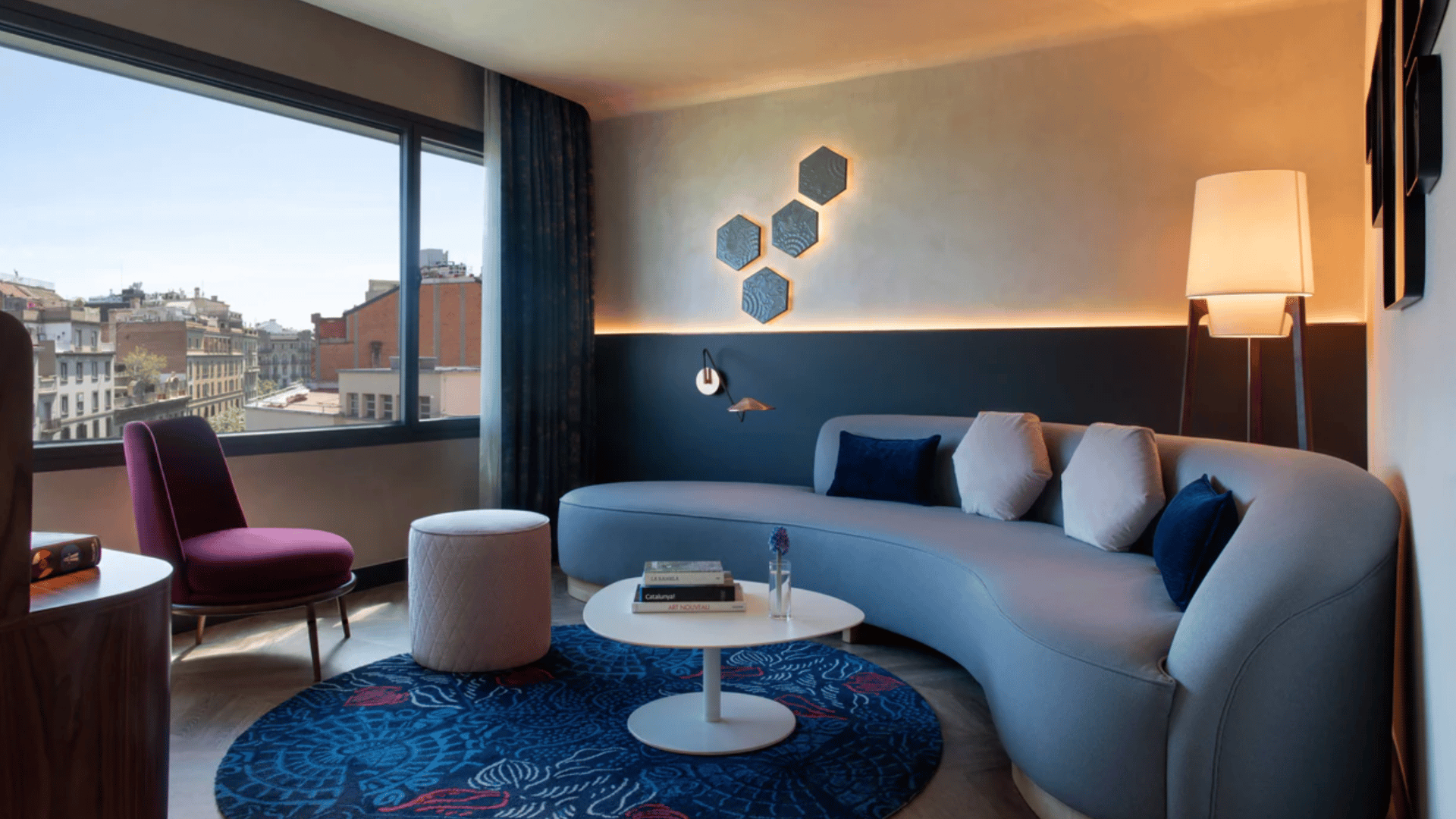 Renaissance Barcelona Hotel Mosaik Suite Wohnzimmer