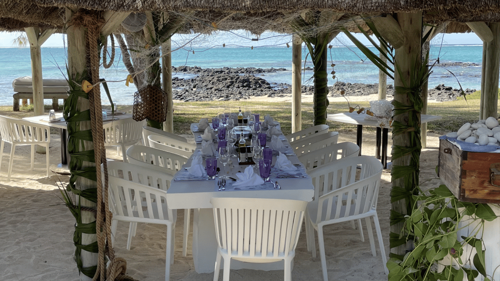 Tisch im Ilot Mangenie Beach Restaurant 