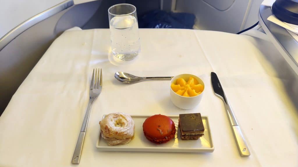 Dessert Beim Mittagessen In Der Air France Business Class Boeing 777
